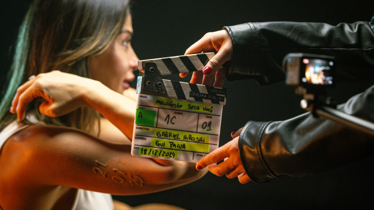 BTS MAIRA CARDI 27
